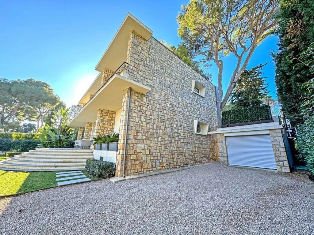 Exterior - 1950s Villa with Sea View in Cap d'Antibes