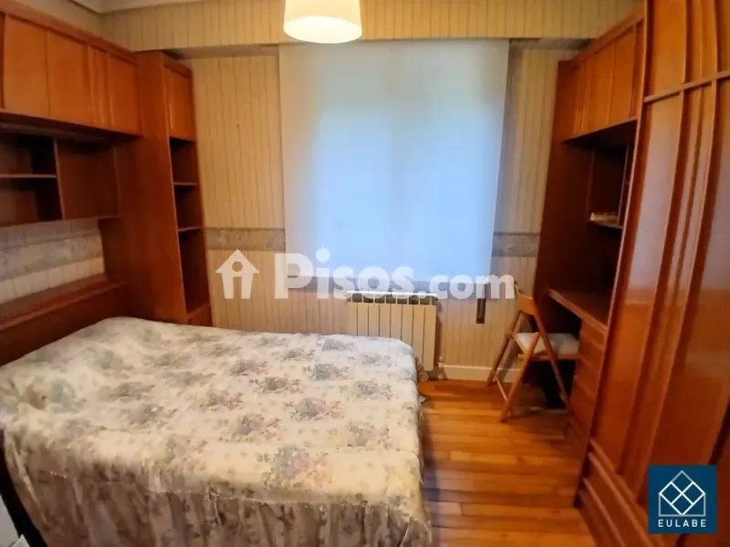 Magamistoad - Ample 3-Bedroom Flat with Balcony in Eibar