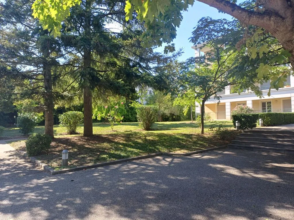 Extérieur - Appartement Luxueux avec Terrasse à Tassin-la-Demi-Lune
