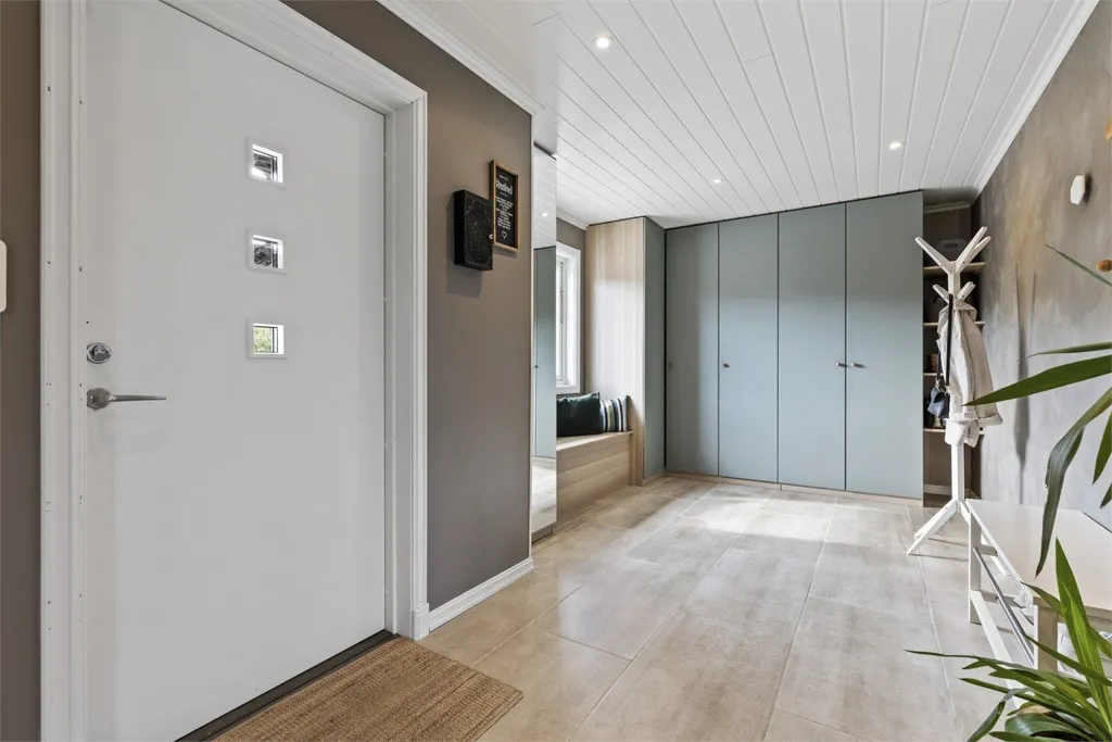hallway_entrance