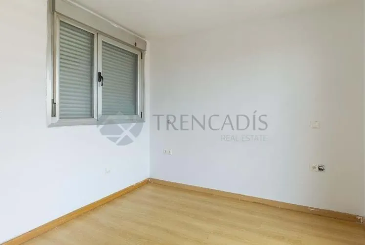 Pièces - Duplex Attic with Terrace in Puente de Vallecas