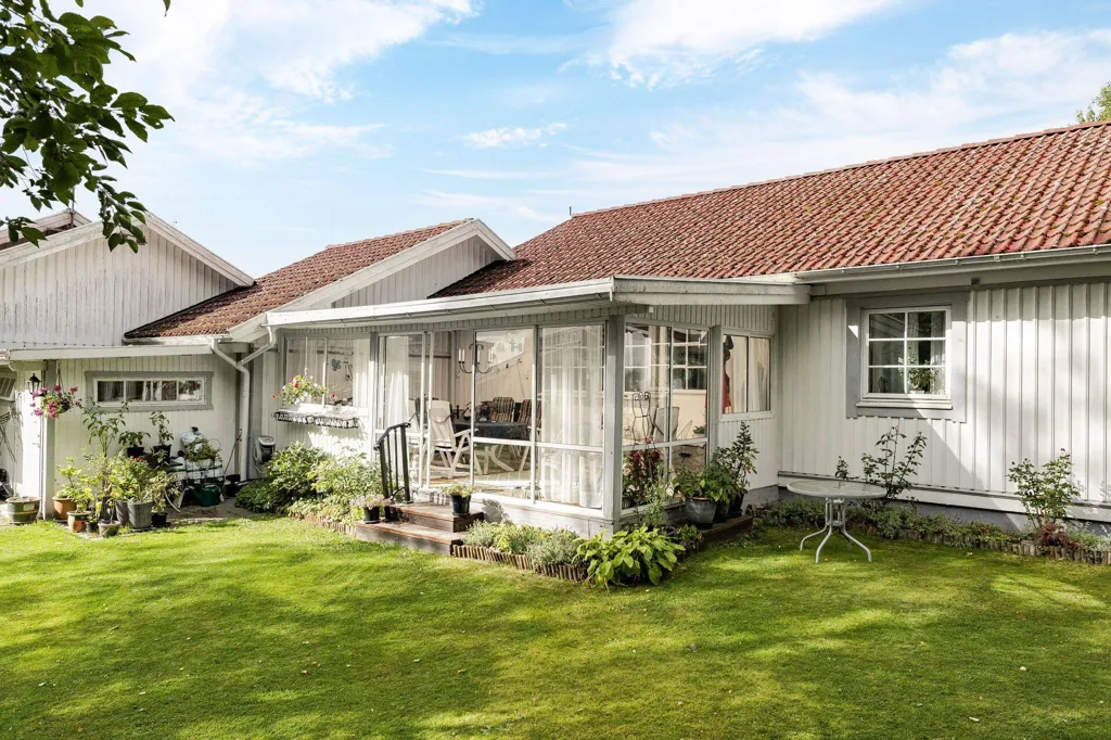 Exterior - One-Storey Villa with Garden in Skara