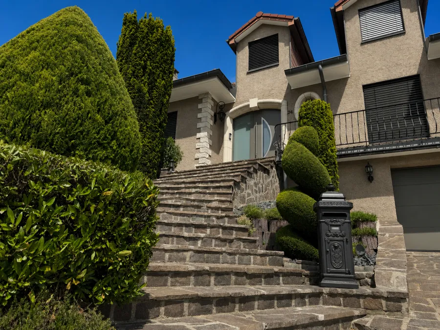 Villa Rénovée avec Vue sur la Nature à Hellange