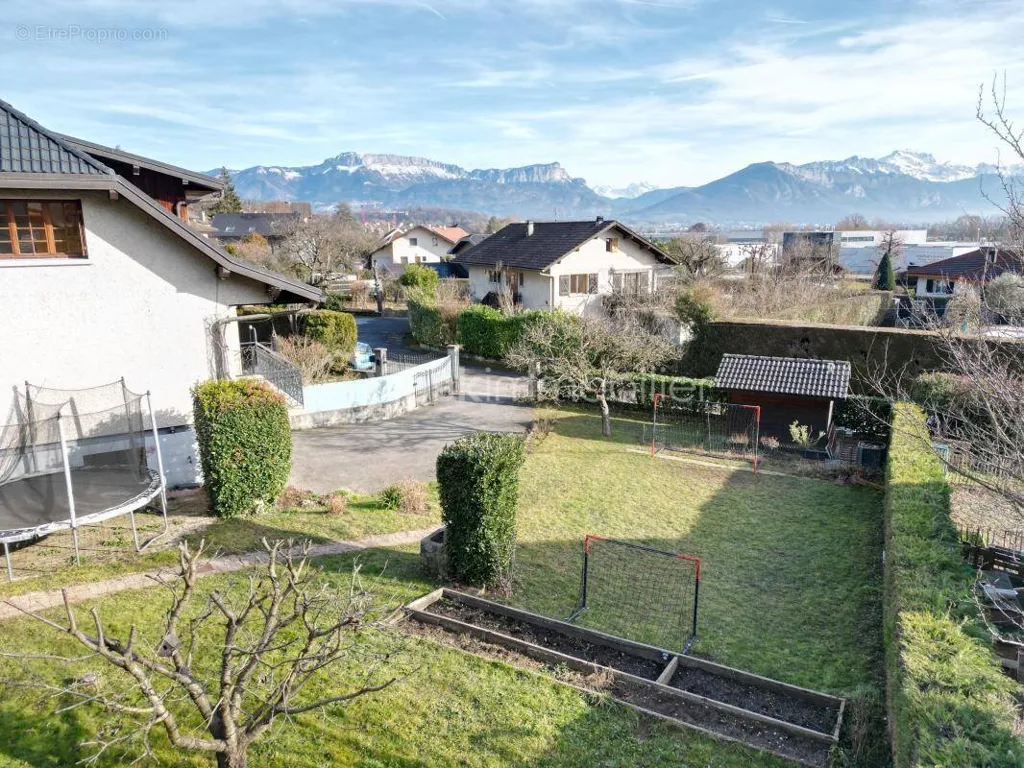 Aed - Detached House with Garden in Bromines