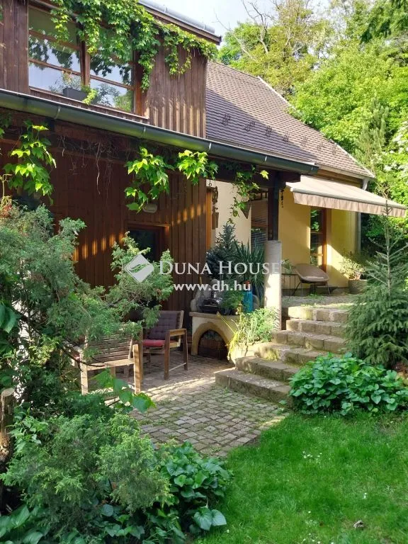 Aed - Two-Generation House with Panoramic View in Csobánka