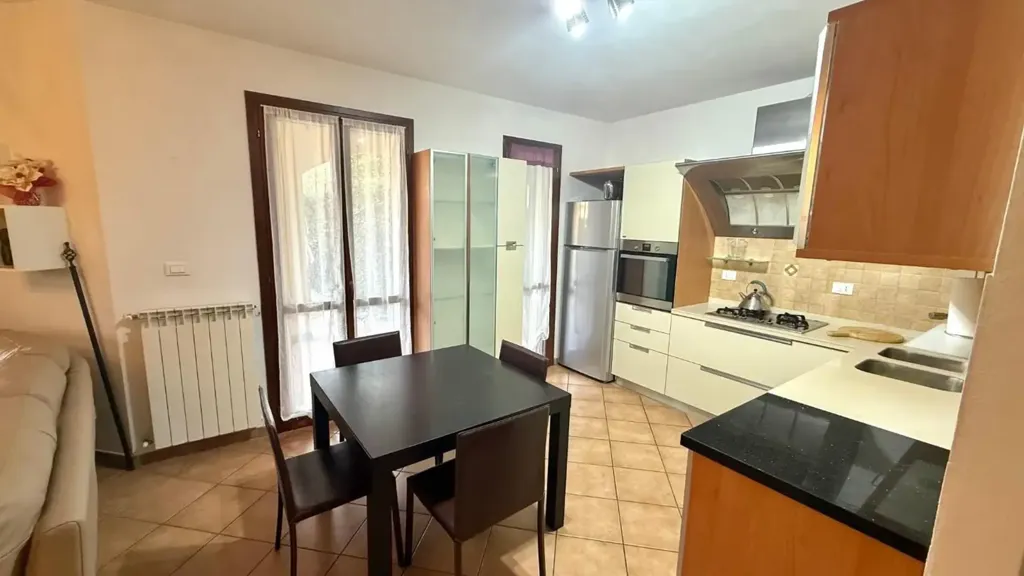 Cuisine - Ground Floor Apartment with Private Garden in Luni