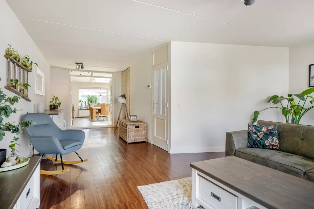 Elutuba - Spacious House with Deep Garden in Born