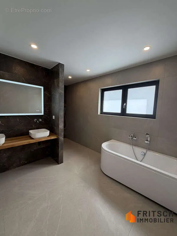 Salles de bain - Maison 5 pièces à Kembs