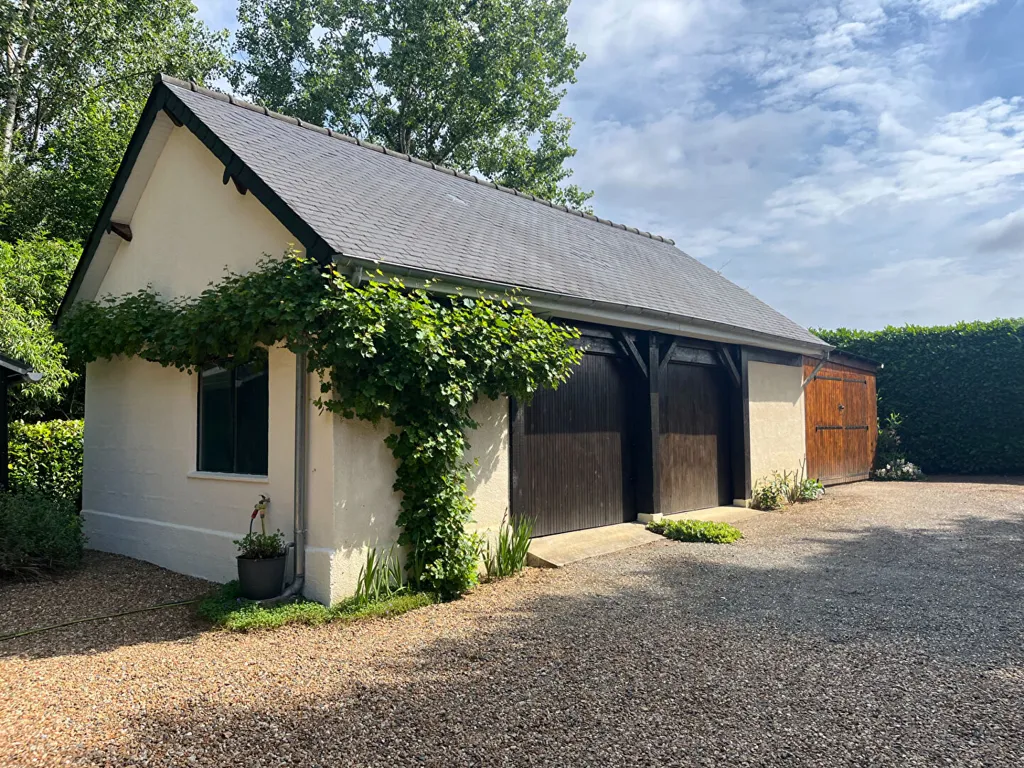 Extérieur - Propriété Boisée au Bord d'un Ruisseau près de La Suze-sur-Sarthe