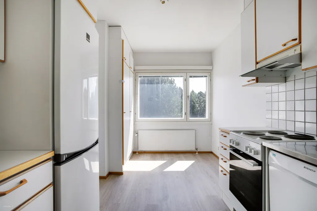 Cuisine - Spacious Apartment with Balcony in Kontula, Helsinki
