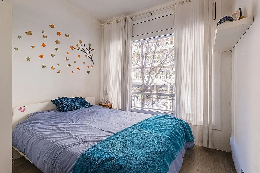 Magamistoad - Apartment with Potential in Sant Antoni, Barcelona