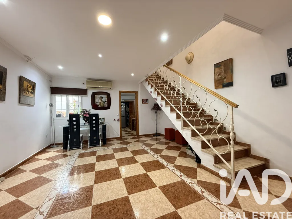 Pièces - Spacious Adjoined House with Terrace in Isla Chica