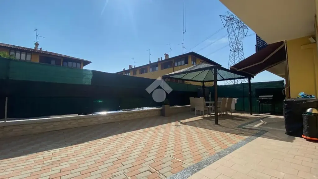Terrace - Bright 2-Bedroom Apartment with Balcony in Corbetta