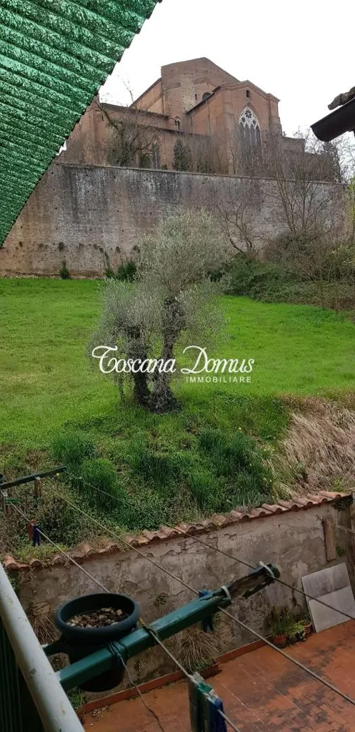 Rustic-Style Apartment with Terrace in Siena