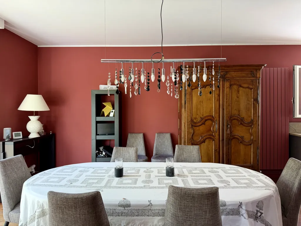 Sala da pranzo - Architect-Designed House in Chauffailles Town Centre