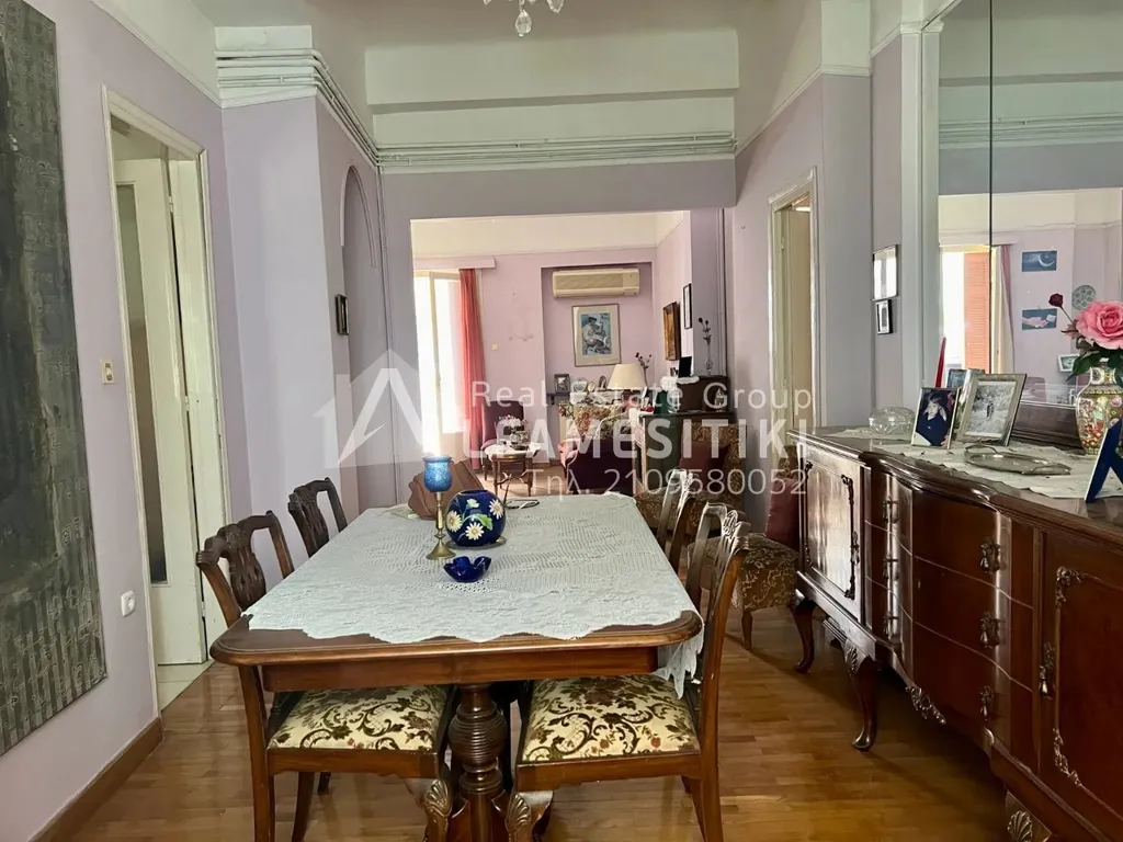 Söögituba - Bright Apartment with Balcony in Kallithea Centre