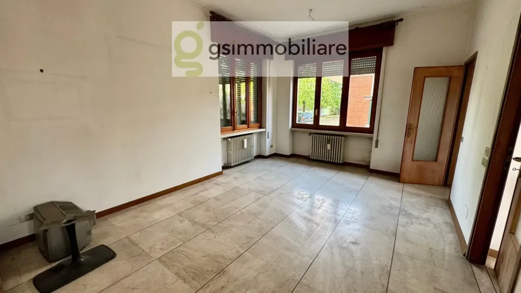 Spacious Apartment with Garden View in Brescia