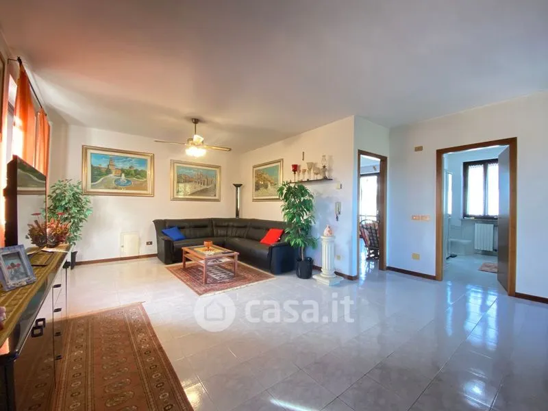 Elutuba - Three-Storey Villa with Private Garden in Mortara
