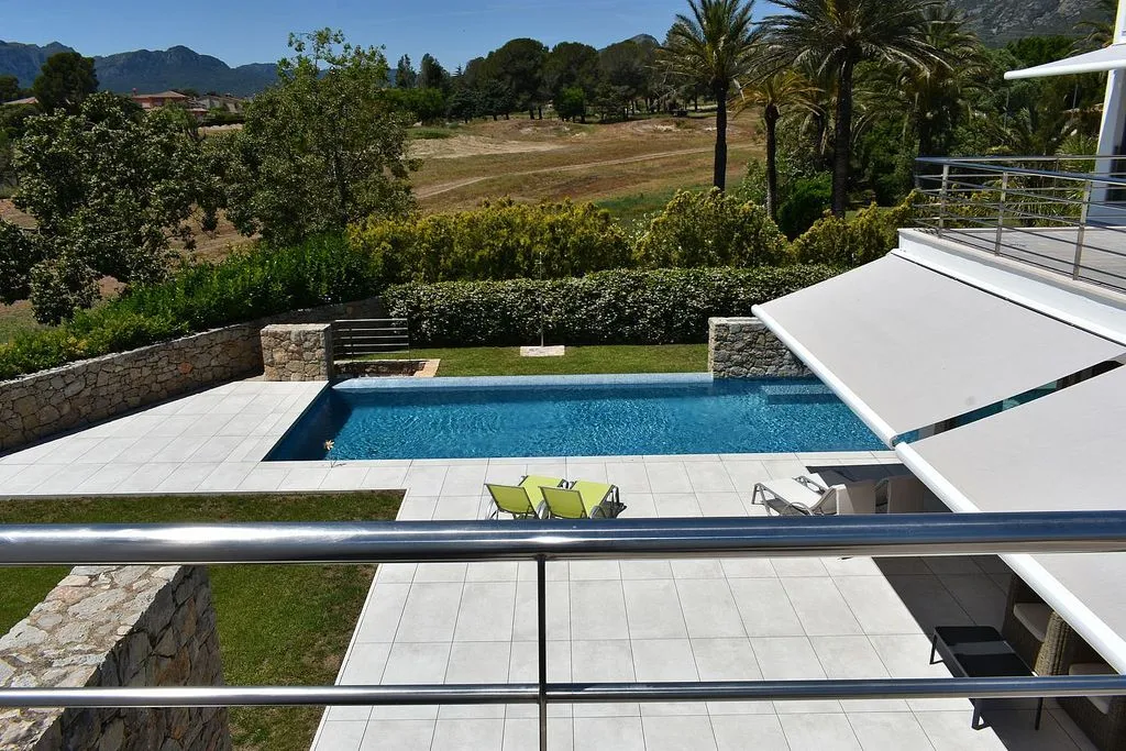 Piscine - Chalet with Pool and Terrace in Bonmont