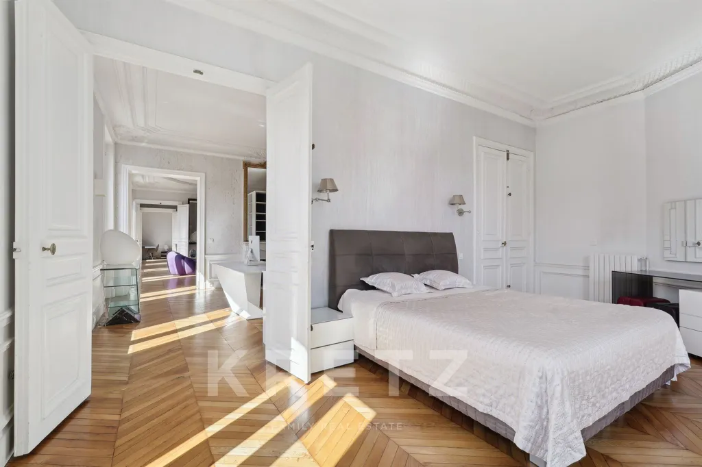 Magamistoad - Family and Reception Apartment with Balcony on Opera Avenue