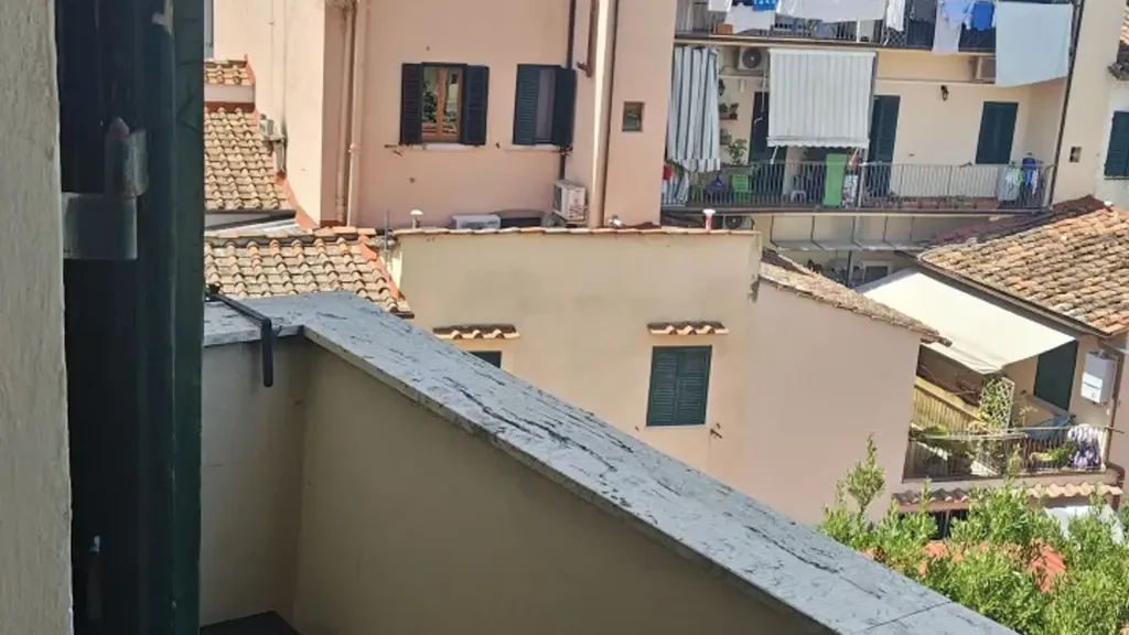 Rõdu - Restored 2-Bedroom Flat with Balcony in Florence