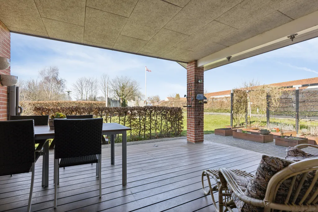 Terrass - Two-Bedroom Villa with Carport in Bjert