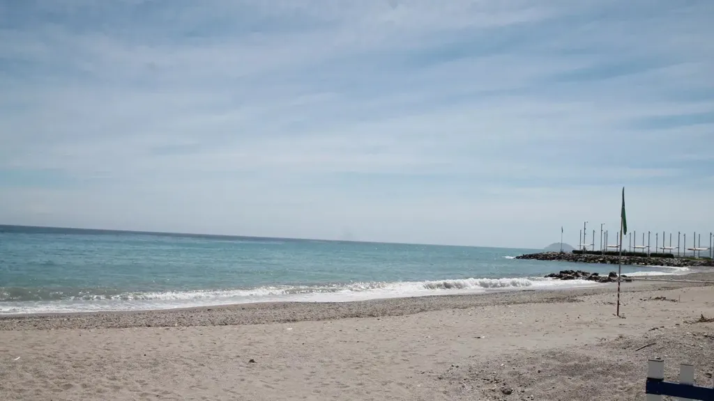 2-Bedroom Apartment with Lift in Loano