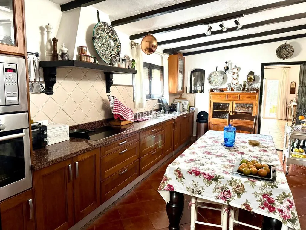 Cuisine - Detached Villa with Pool in Atalaya, Costa del Sol