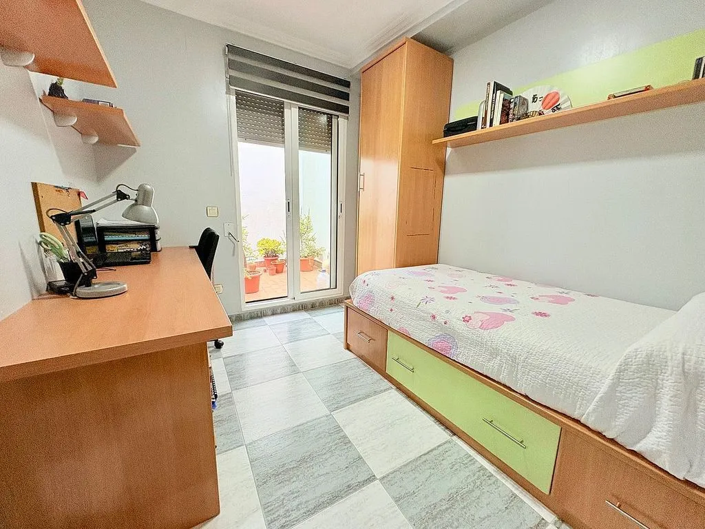 Bedrooms - Two-Storey House with Balcony in Benaguasil Centre