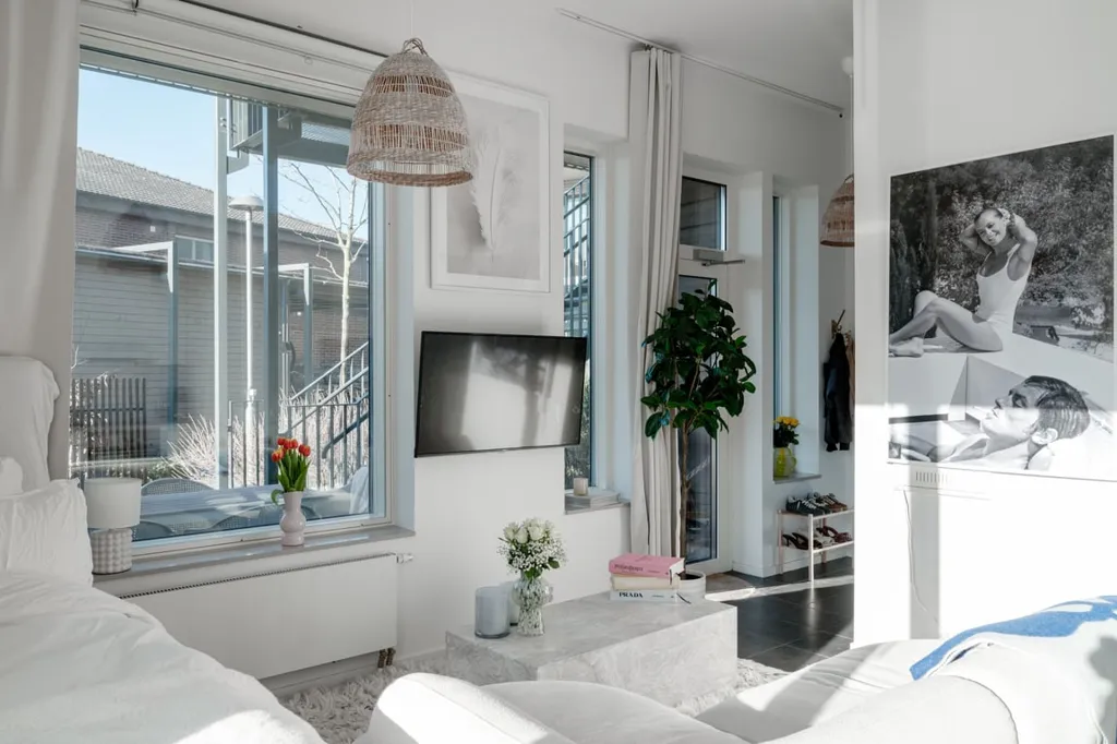 Elutuba - Apartment with High Ceilings and South Terrace in Söder