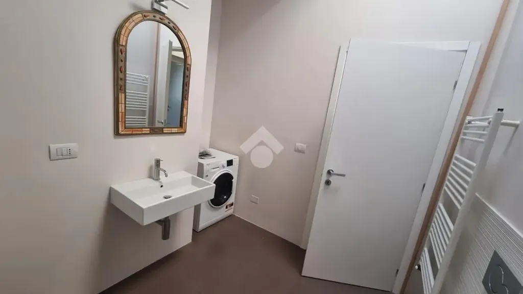 Salles de bain - Mansarded Apartment in Historic Building, Turin