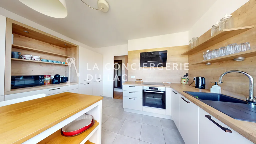 Cuisine - Appartement Luxueux avec Vue Montagne à Annecy