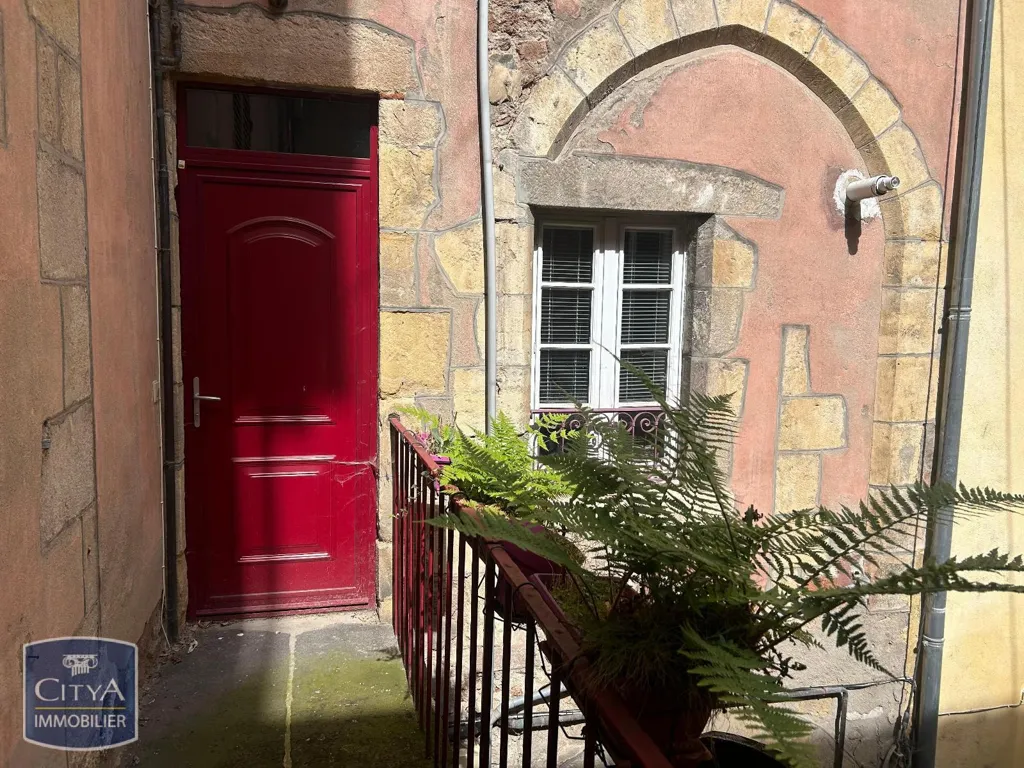 Rõdu - Balcony Flat in Central Issoire