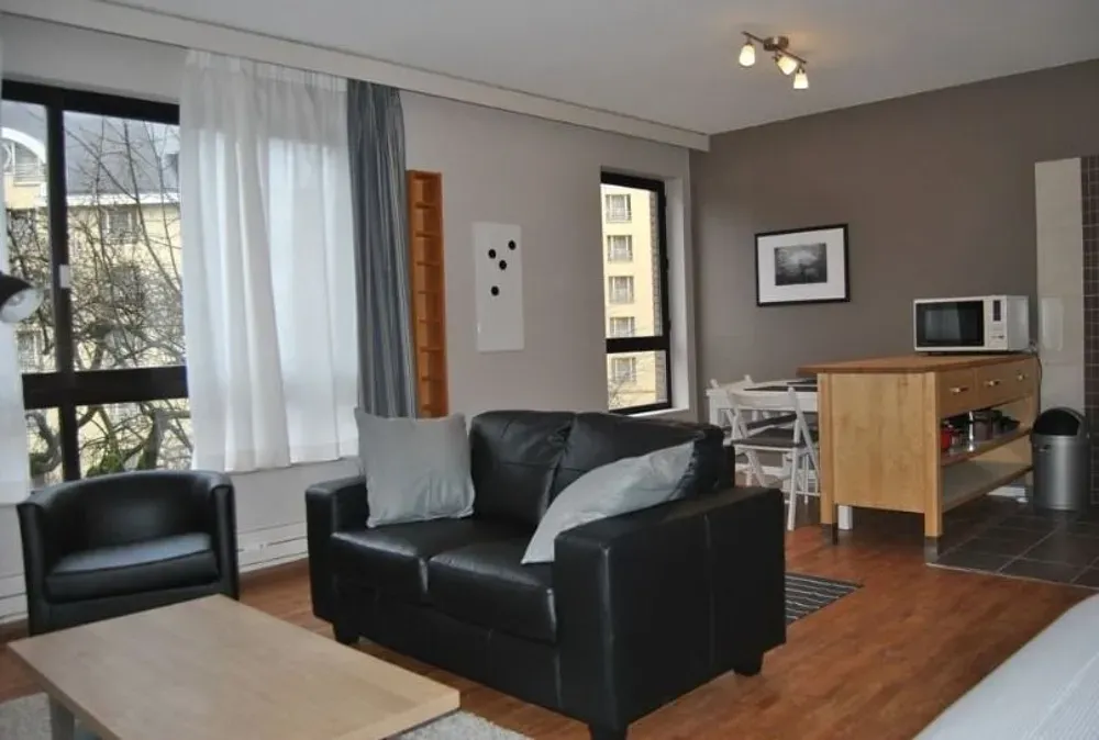 Soggiorno - Studio with Balcony in Lyon 03