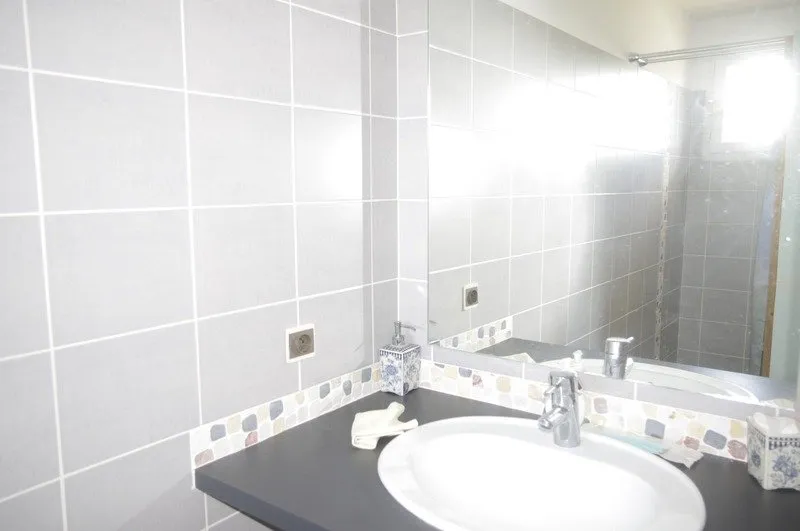 Salles de bain - Propriété avec Vue Panoramique à Peyrusse-Vieille