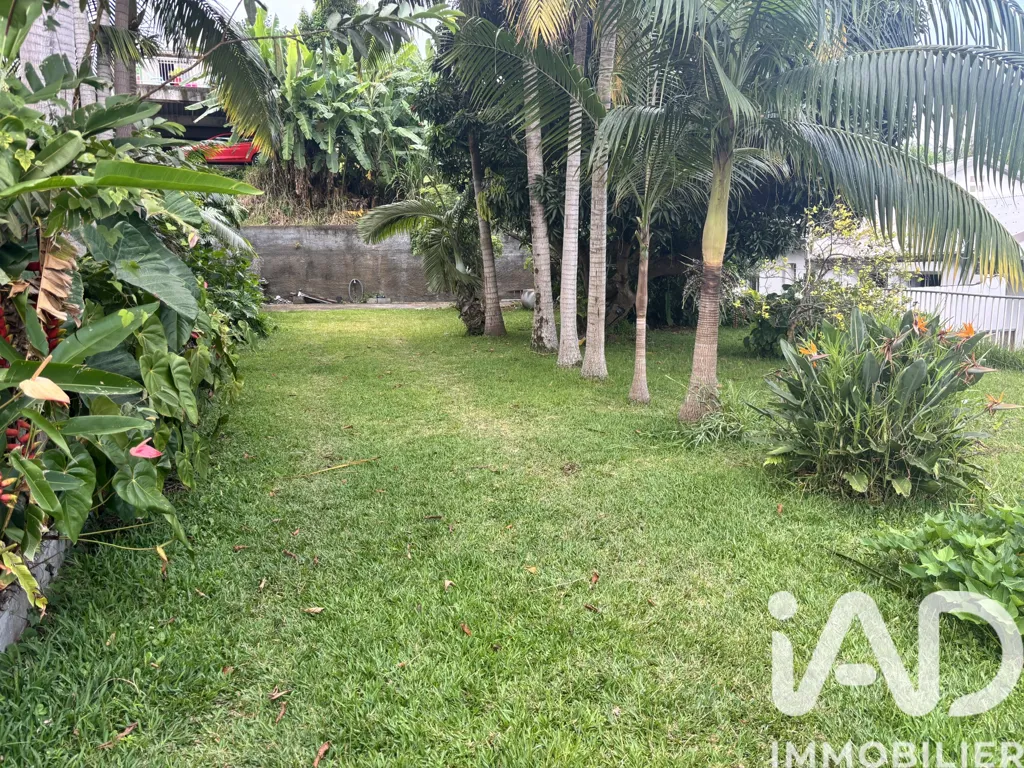 Aed - Buildable Land with Garden in Petite-Île