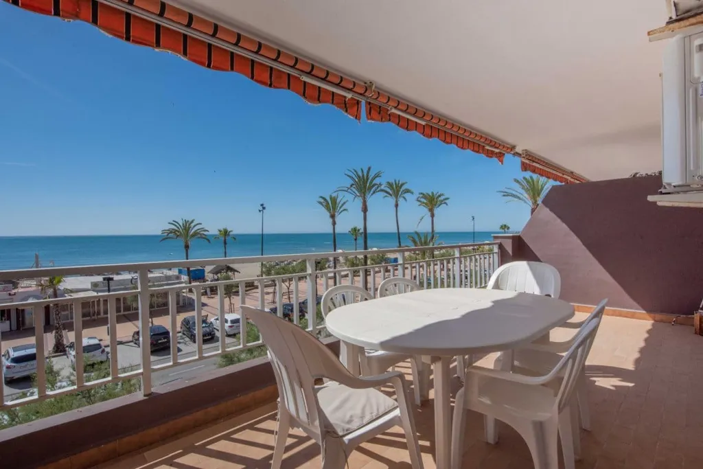 Rõdu - Beachfront Flat with Terrace in Los Boliches