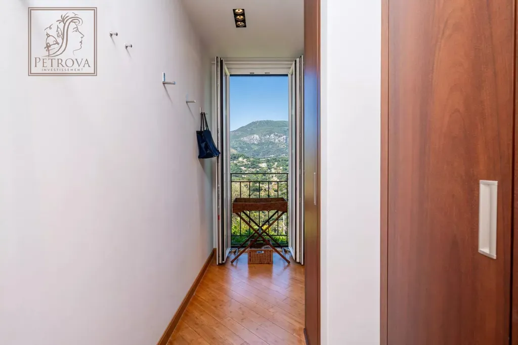 Esik - Villa with Sea View in Prestigious Menton