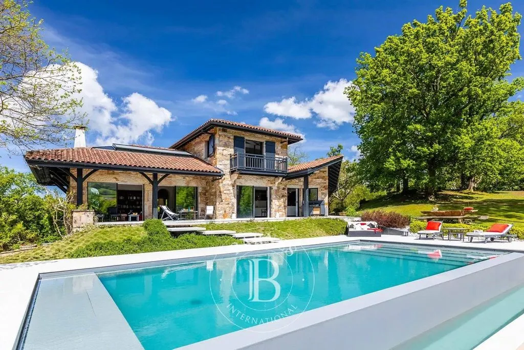 Piscine - Villa en Pierre avec Vue Montagne à Ascain