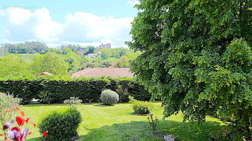 Aed - Charming House with Garden in Châtel-Guyon