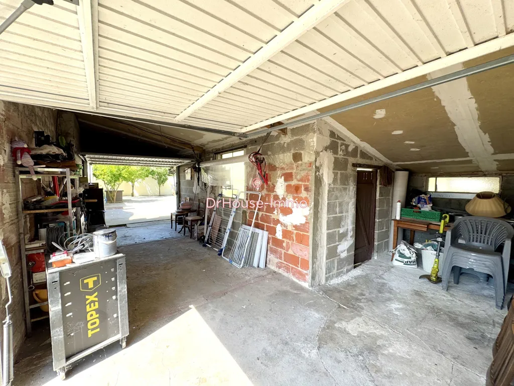 Garage - Ensemble Immobilier avec Deux Habitations à Châlette-sur-Loing