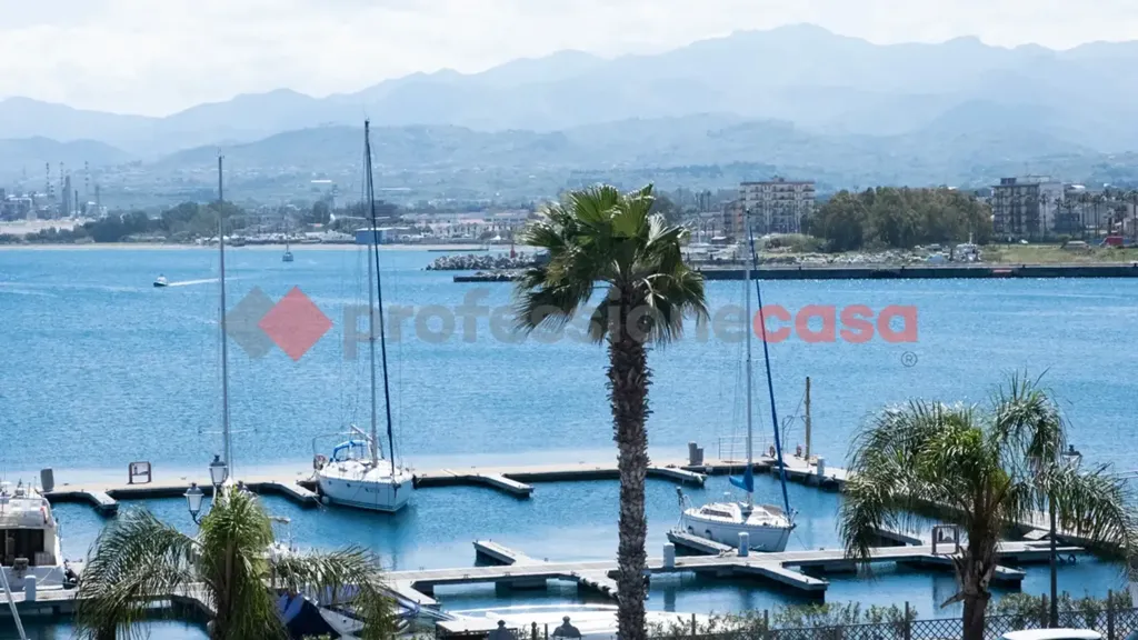 Bright Apartment with Balcony in Milazzo