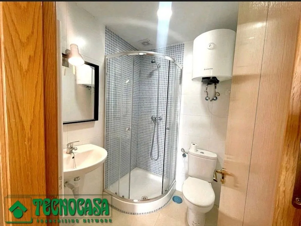 Bathrooms - Studio with Air Conditioning in Casarrubios del Monte