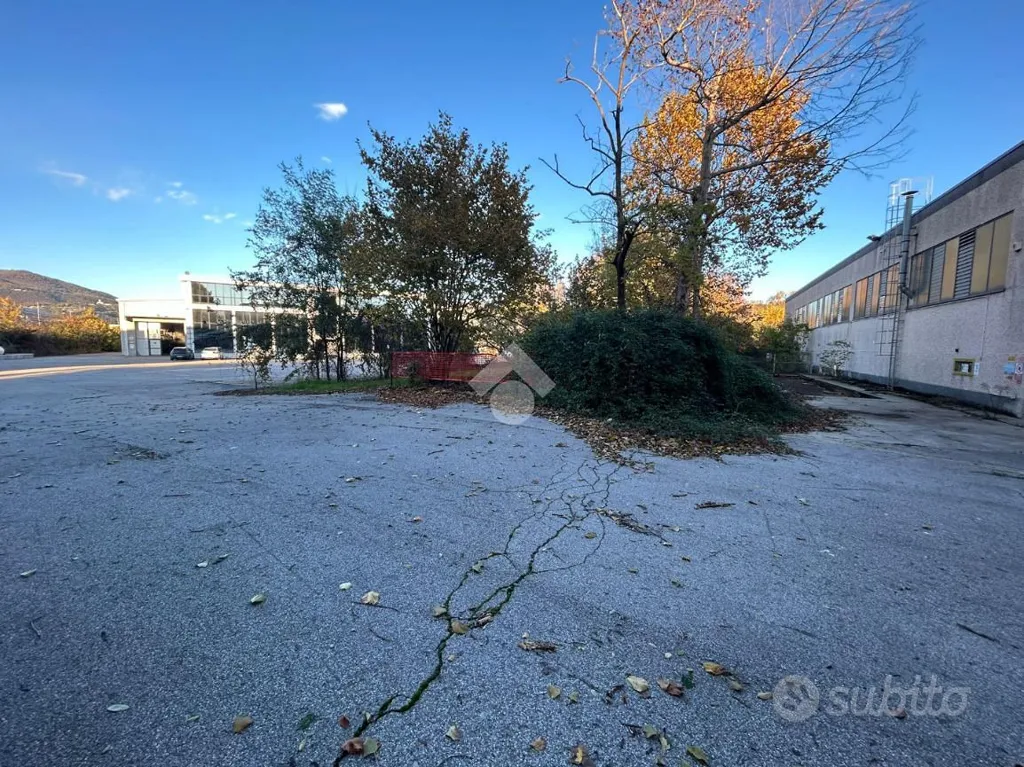 Warehouse with Ramp in Cellatica Industrial Zone