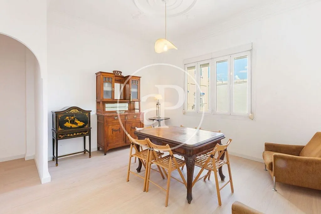 Sala da pranzo - Renovated Apartment with High Ceilings in Arrancapins