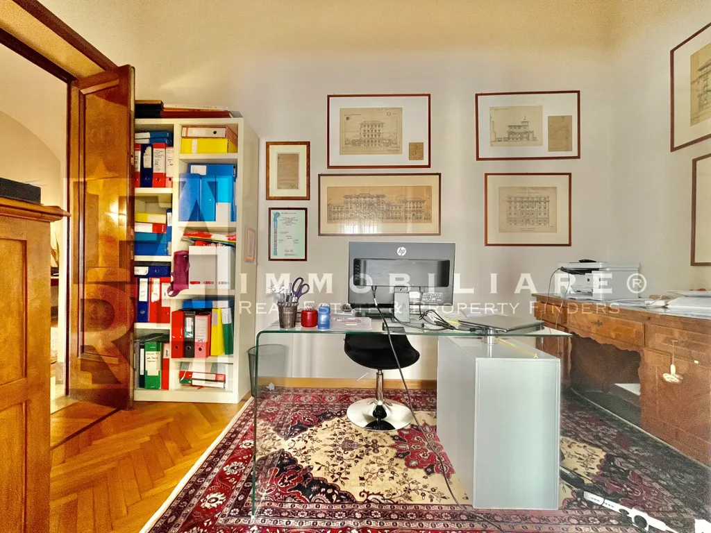 Kabinet - Renovated Apartment with Private Courtyard in Parioli