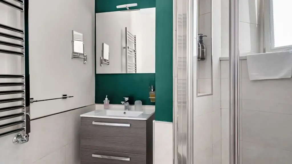 Bathrooms - Fully Furnished Flat in Historic Centre, Naples
