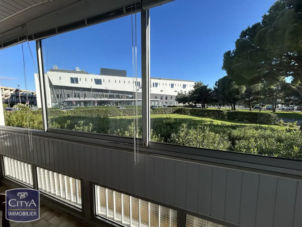 Balcony - 1-Bed Apartment with Parking in Balaruc-les-Bains
