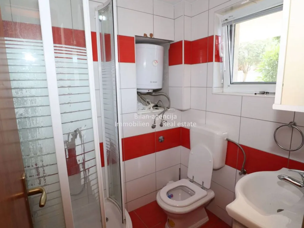 Vannitoad - Two-Floor Apartments with Garden in Vodice