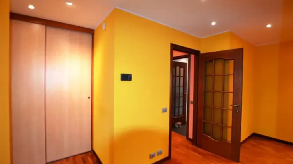 Entrée - Rearfacing Apartment with Balcony in Biella